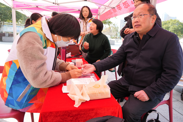 九尽寒消，春风送暖——校教职工...